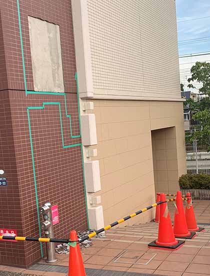 外壁タイルの劣化を示す現場写真